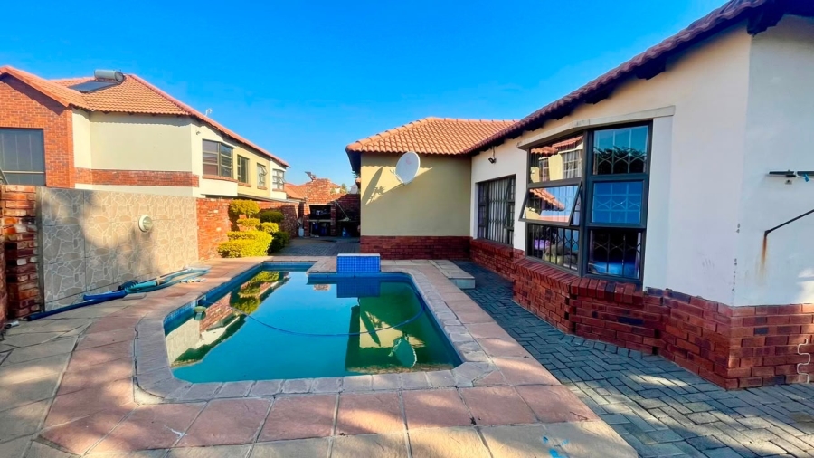 3 Bedroom Property for Sale in Waterval East North West